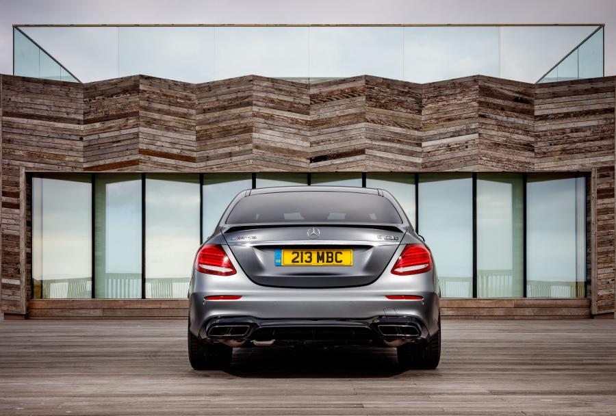  Mercedes-AMG E63 S 4Matic+ 2017 года  (UK) (фото 7 из 40)